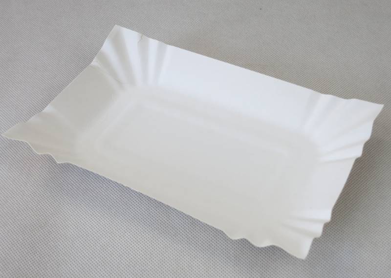 Tacki jednorazowe tekturowe (cena brutto za 500 sztuk) powlekane białe 14cm x 20 cm