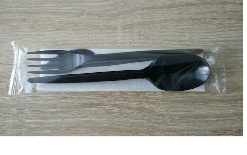 Sztućce jednorazowe pakowane osobno w folię zestaw widelec z serwetką (cena brutto za 250 sztuk)
