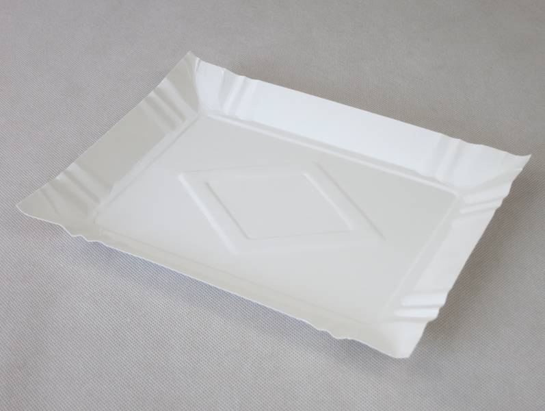 Tacki jednorazowe (cena brutto za 250 sztuk) papierowe białe powlekane 19 cm x 24 cm