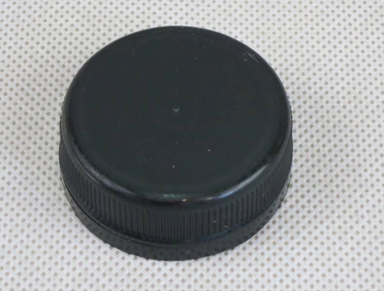 Nakrętki do butelek (cena brutto za 100 sztuk) jednorazowych czarne 38 mm