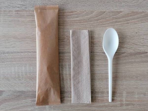 Konfekcja zestaw sztućców ECO CPLA BIAŁY łyżka serwetka (cena brutto za 200 sztuk) Smart Pack