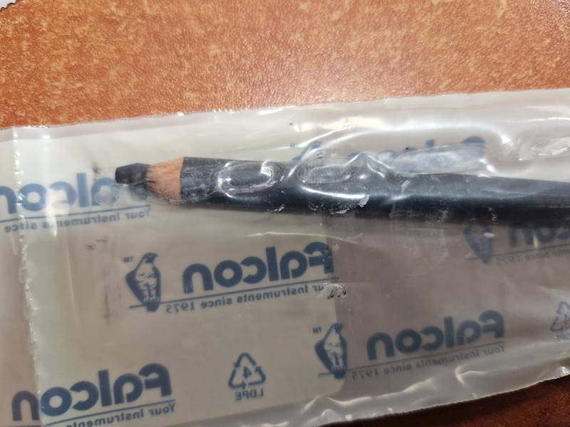 OŁÓWEK ''KOPIOWY '' WODOODPORNY DO PISANIA PO GIPS