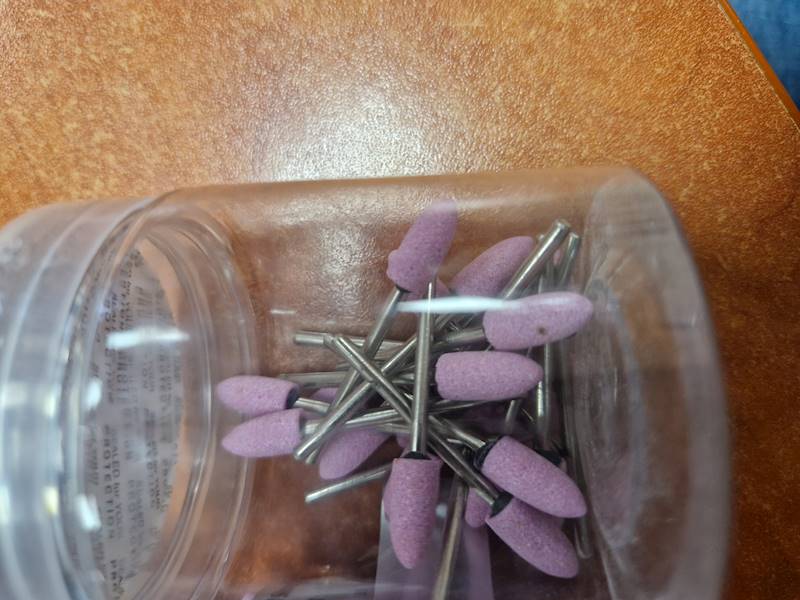 kamień montowany rózówy stożek 