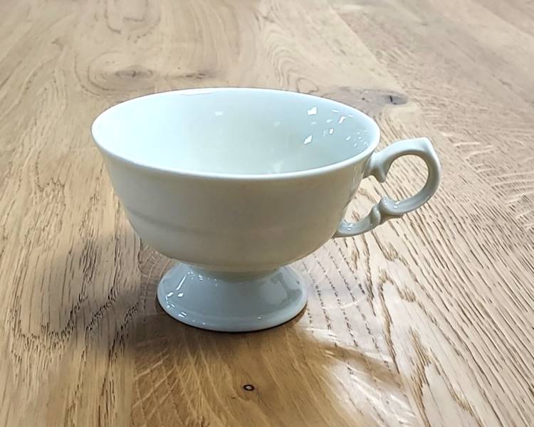 Filizanka porcelanowa kremowa 9,5cm/6,5cm - 180 ml KRISTOFF / Porcelain coffee cup 9.5cm/6.5cm