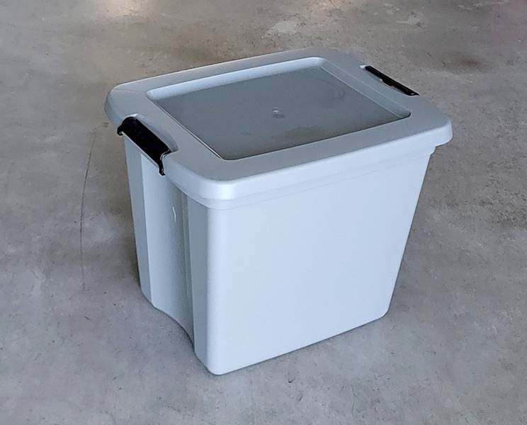 Pojemnik z pokrywka szary 42x33x33 cm 27 l 1952 / Gray container 27 l with lid - 2.GAT