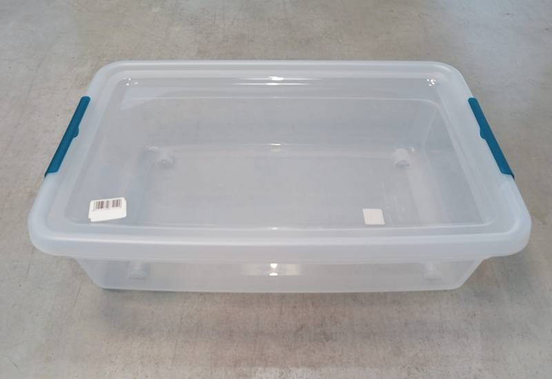 Pojemnik plastikowy z pok. przez. z zam. zielonym na kolkach 25 L 58x39x16 cm 2.GAT / Plastic container 