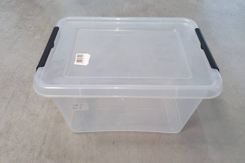 Pojemnik plastikow z pok. przez. z zam. czarnym 15,5 L 39x29x21 cm 2.GAT / Plastic container