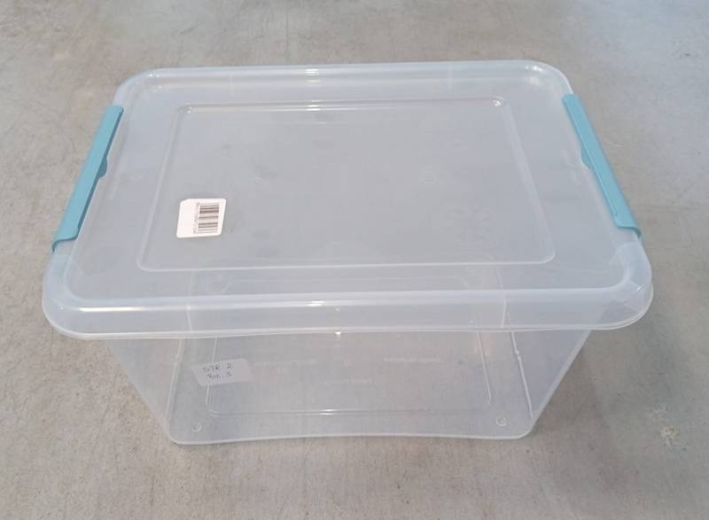 Pojemnik plastikowy z pok. przez. z zam. seledynowym 15,5 L 39x29x21 cm 2.GAT / Plastic container 