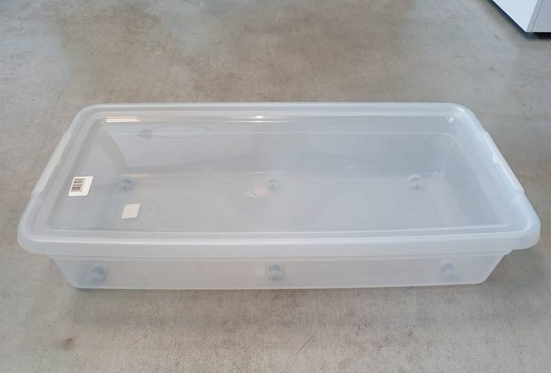 Pojemnik plastikowy z pok. przez. na kolkach z zam. przez. 35 L 77x39x16 cm 2.GAT / Plastic container