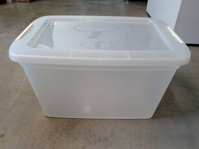 Pojemnik plastikowy z pok. przez. z zam. bialym 115 L 78x53x43 cm 2.GAT / Plastic container