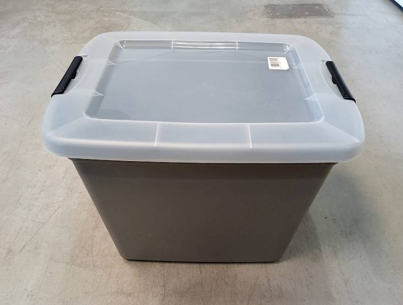 Pojemnik plastikowy szary z pok. przez. z zam. czarnym 27 L 42x33x33 cm 2.GAT / Plastic container