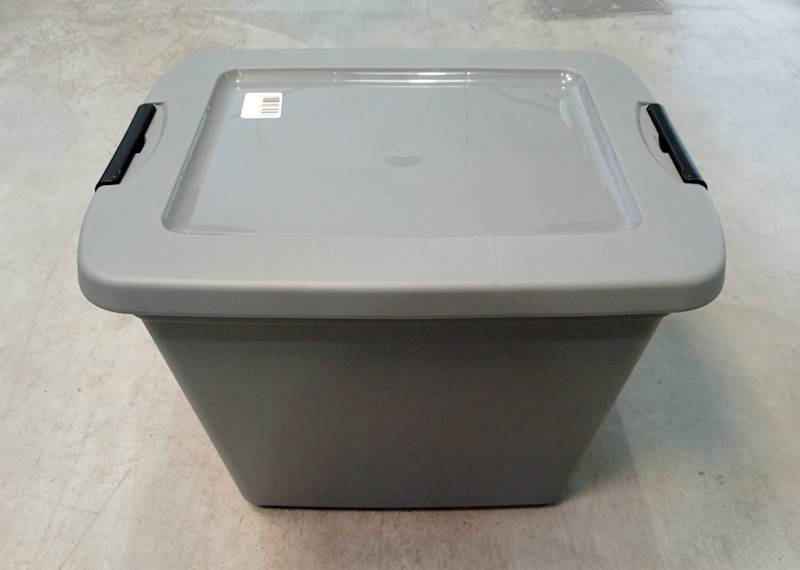 Pojemnik plastikowy szary z pok. szara z zam. czarnym 27 L 42x33x33 cm 2.GAT / Plastic container