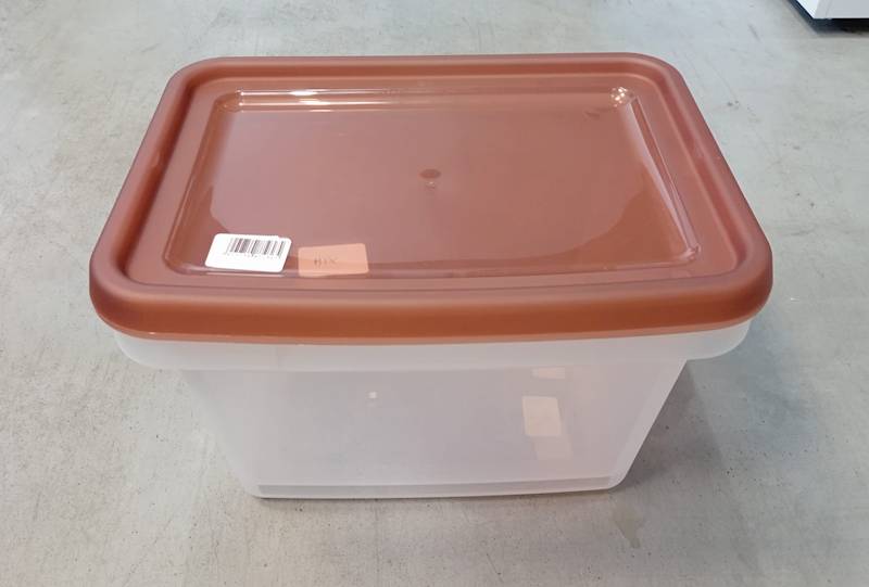 Pojemnik plastikowy z pok. przez. + jasno czerwona z zam bialym+rozowym 15 L 38x28x22 cm mix 2.GAT / Plastic container