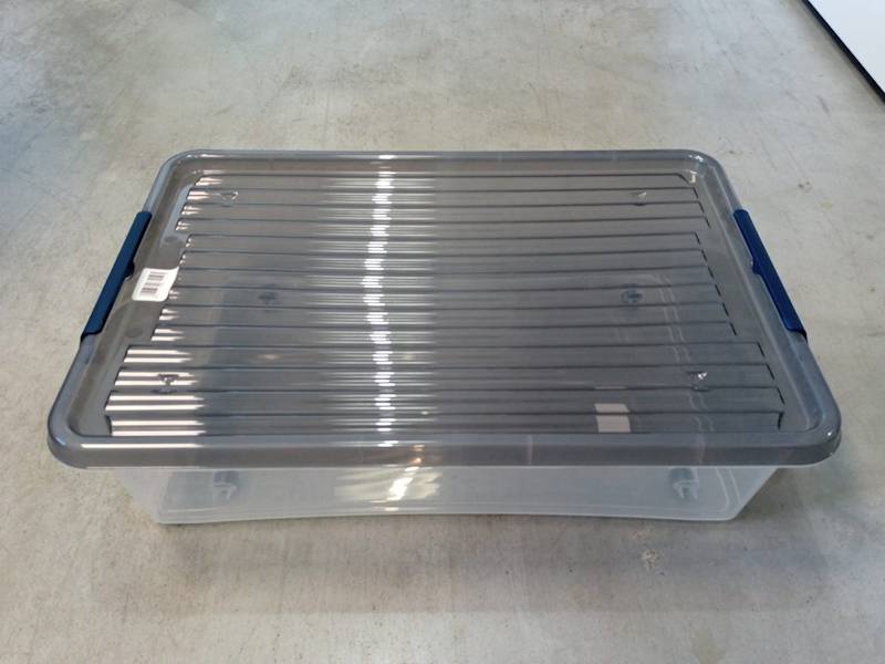 Pojemnik plastikowy z pok. jasno czarna z zam. granatowym 29 L 58x39x16 cm na kolkach 2.GAT / Plastic container