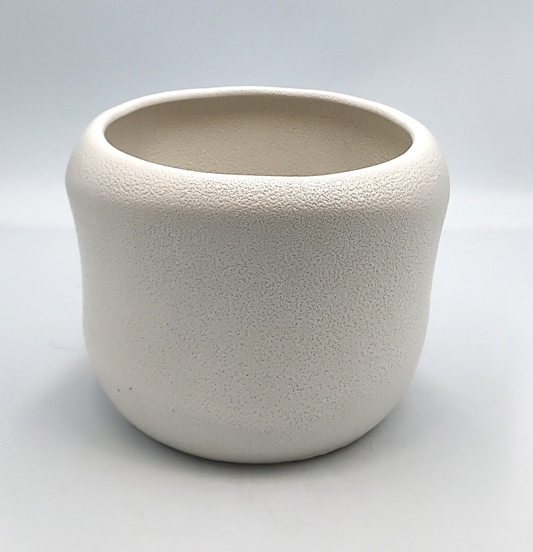Doniczka jasno kremowa h- 16cm, Ø- 18 cm AAR7128WH / Cream flowerpot