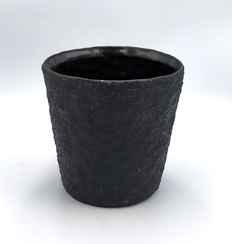 Doniczka czarna sr.17 cm, h- 17,5 cm AAR7079ZW / Black flowerpot