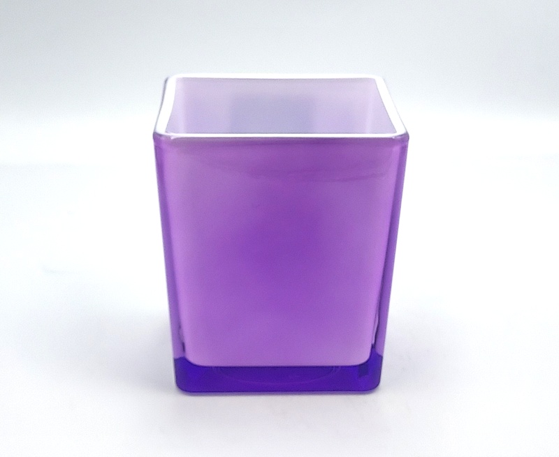 Doniczka kwadrat jasny fiolet z bialym srodkiem10x10 cm h-12 cm / Light purple square pot with a white center