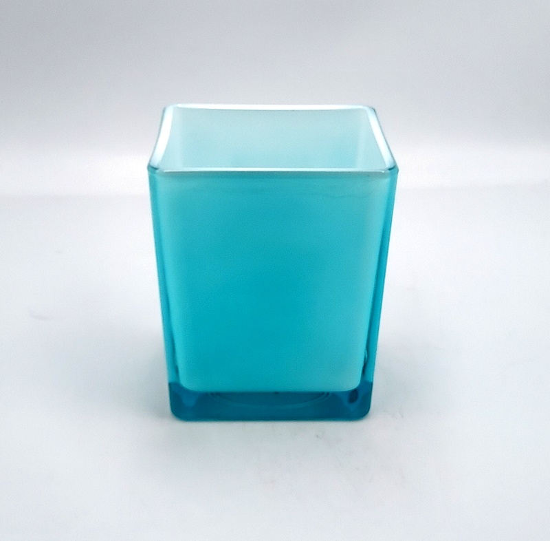 Doniczka kwadrat jasny seledyn z bialym srodkiem 10x10 cm h-12 cm / Square flowerpot, light celadon with a white center