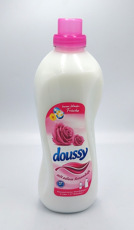 Plyn bialy o delikatnym zapachu rozy  2 L. / White liquid with a delicate rose scent, 2 L.
