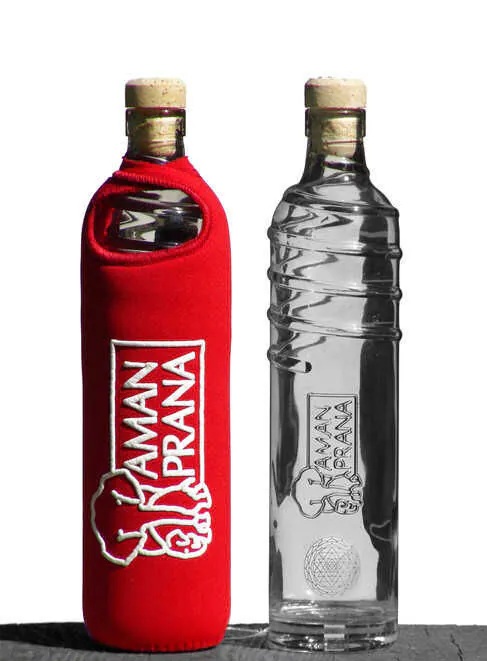 Butelka do picia 500 ml. w pokrowcu czerwonym / 500 ml drinking bottle in a red case