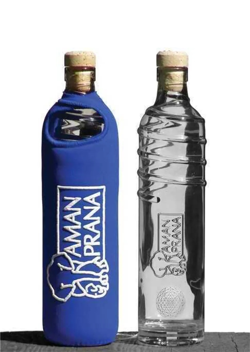 Butelka do picia 500 ml. w pokrowcu niebieskim / 500 ml drinking bottle in a blue case