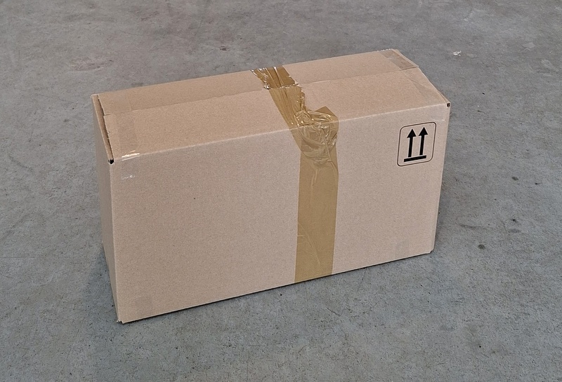 Karton 39x21x13,5 cm / Cardboard