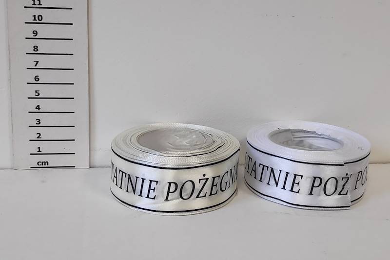 Wstążka satynowa 3-5cm x 20y krzyż nadruk czarny