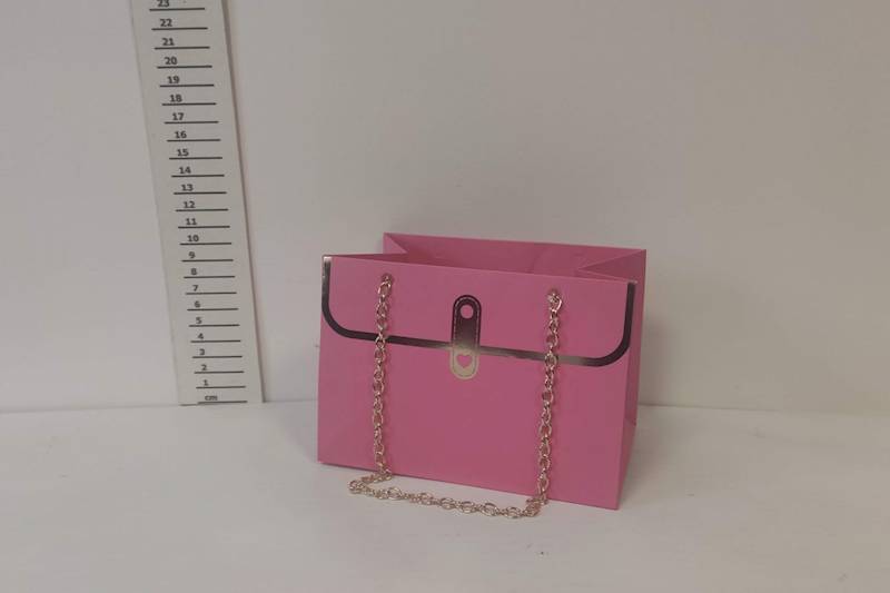 Torebka papierowa pikowana z łańcuszkiem 10x15x10.