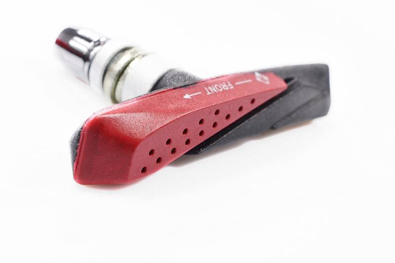 Klocki rowerowe hamulca v-brake z gwintem