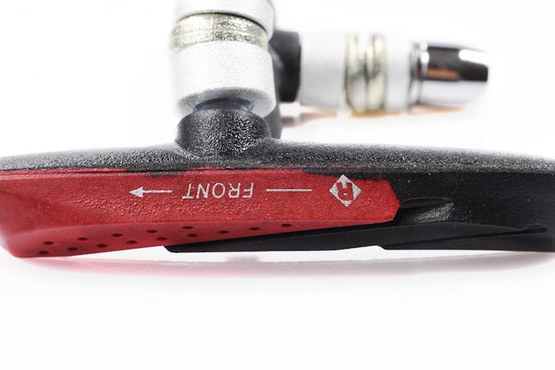 Klocki rowerowe hamulca v-brake z gwintem