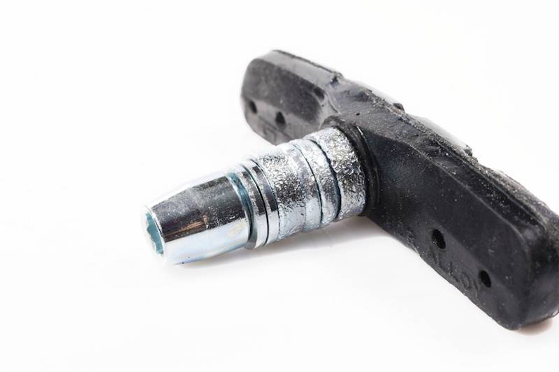 Klocki rowerowe hamulca v-brake z gwintem