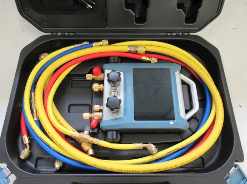 Manometr elektroniczny czterodrogowy be cool M4