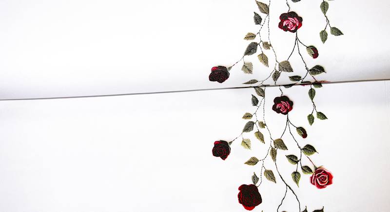 Tkanina obrusowa kwiaty efekt wyszywania na krajce