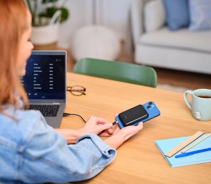 POWERBANK INDUKCYJNY TRUST MAGNETIC 5000mAh CZARNY