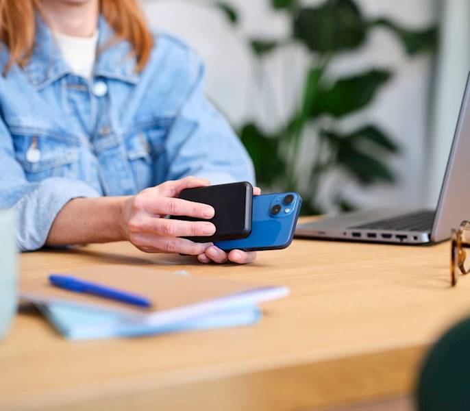 POWERBANK INDUKCYJNY TRUST MAGNETIC 5000mAh CZARNY