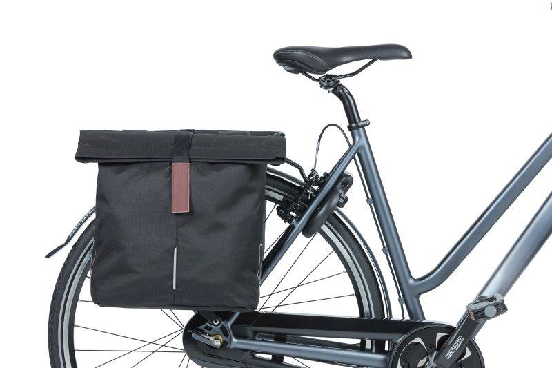 Sakwa rowerowa Basil City double bag 32L czarna