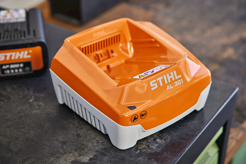 Ładowarka AL 301 Stihl  (230V)