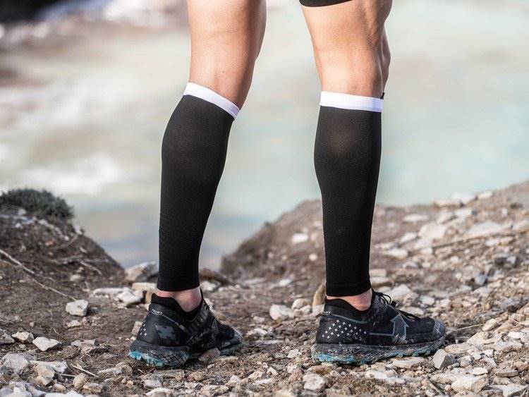 Opaski kompresyjne na łydki Compressport Calf R2v2 2020 Black | rozmiar: T3