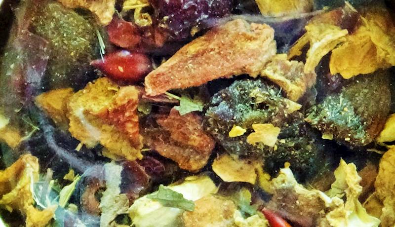 Herbata z owocami pigwowca pigwy i imbirem a'100g