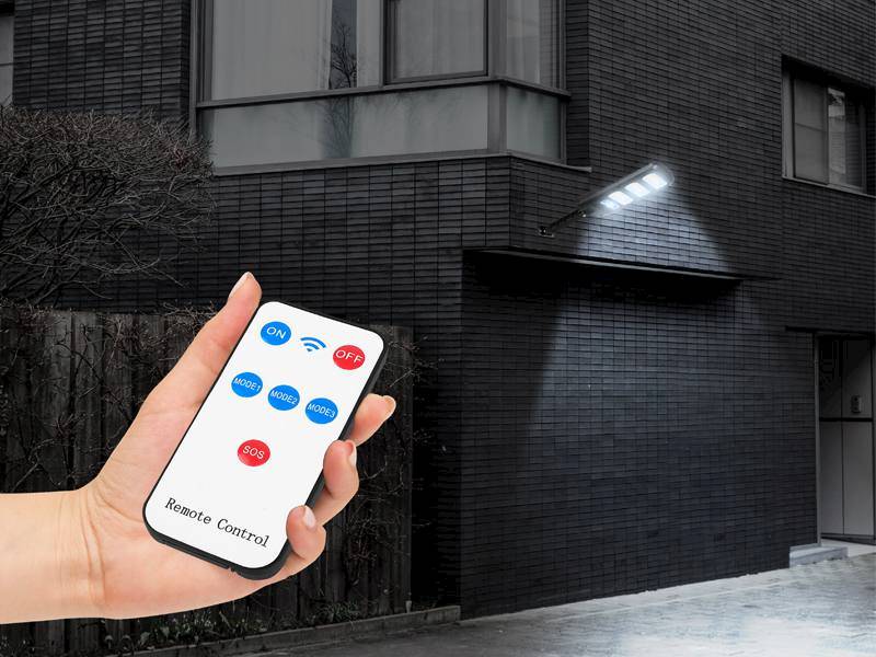 Lampka solarna LED (czujnik zmierzchu i ruchu)