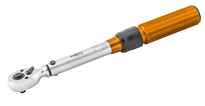 KLUCZ DYNAMOMETRYCZNY DWUKIERUNKOWY 1/4 CALA 5-25NM ZESTAW 21SZT. 08-821 NEO