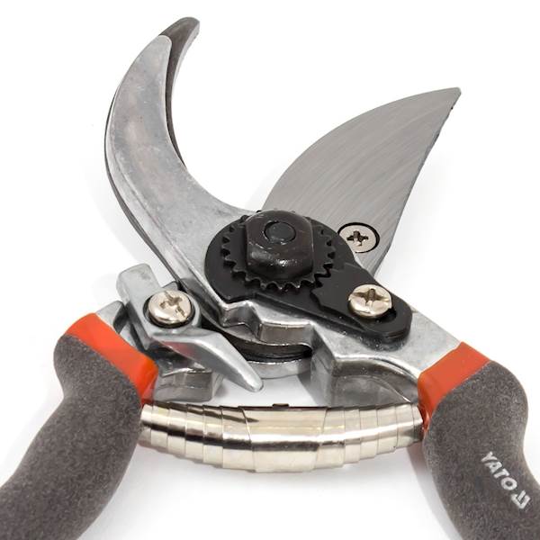 SEKATOR UNIWERSALNY DO GAŁĘZI 205MM 8-1/4",OSTRZE 5/8" YT-8800 YATO