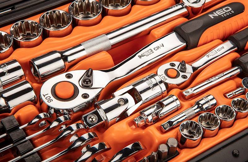 ZESTAW NARZĘDZIOWY 1/4'',1/2" KLUCZY NASADOWYCH 71el. CrV 08-690 NEO TOOLS