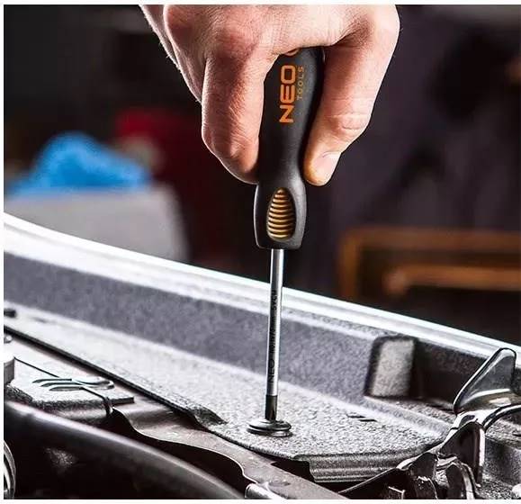 ZESTAW ŚRUBOKRĘTÓW, WKRĘTAKÓW ZE STALI-S2 6 SZT. 04-213 NEO TOOLS
