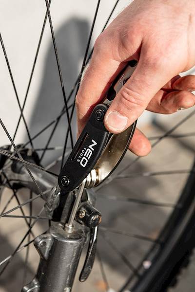 MULTITOOL ZESTAW NARZĘDZI NAPRAWCZY DO ROWERU KÓŁ, ŁATKI, ETUI 91-013 NEO