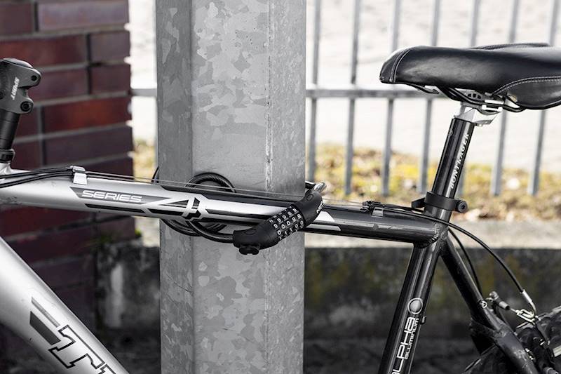 ZAPIĘCIE ROWEROWE, BLOKADA NA ROWER HULAJNOGE, MOTOCYKL LINKA NA KOD 120 CM 91-007 NEO