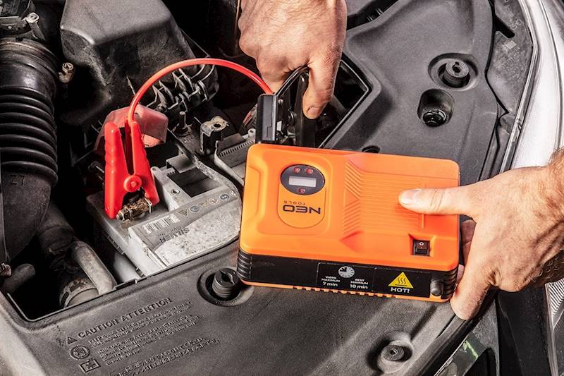 URZĄDZENIE ROZRUCHOWE "JUMPSTARTER", POWER BANK - 14AH, KOMPRESOR 3.5BAR, LATARKA 11-997 NEO TOOLS
