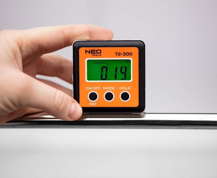 CYFROWY MIERNIK KĄTA KĄTOMIERZ POZIOMICA LCD 72-300 NEO TOOLS