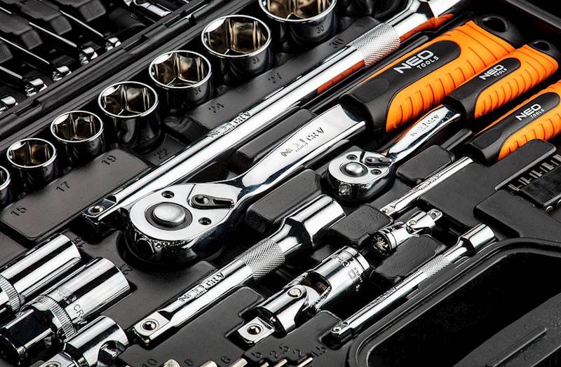 ZESTAW KLUCZY NASADOWYCH, PŁASKO OCZKOWYCH 1/4", 1/2",  CRV 77szt. NARZĘDZI 08-915 NEO