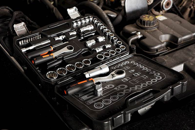 ZESTAW NARZĘDZIOWY KLUCZY NASADOWYCH PRZELOTOWYCH  1/4'',3/8" 46EL. CrV 10-019 NEO TOOLS
